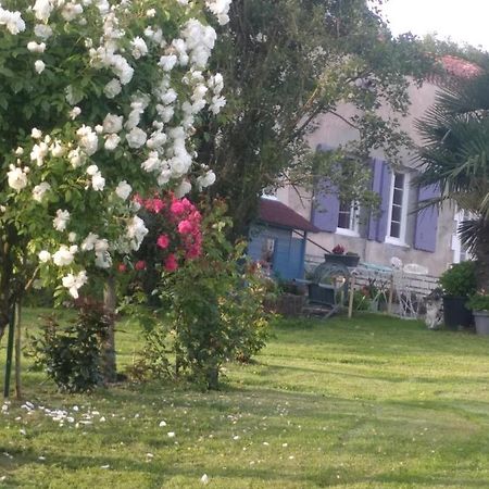 Maison De Campagne A La Ferme Pillac Exterior foto