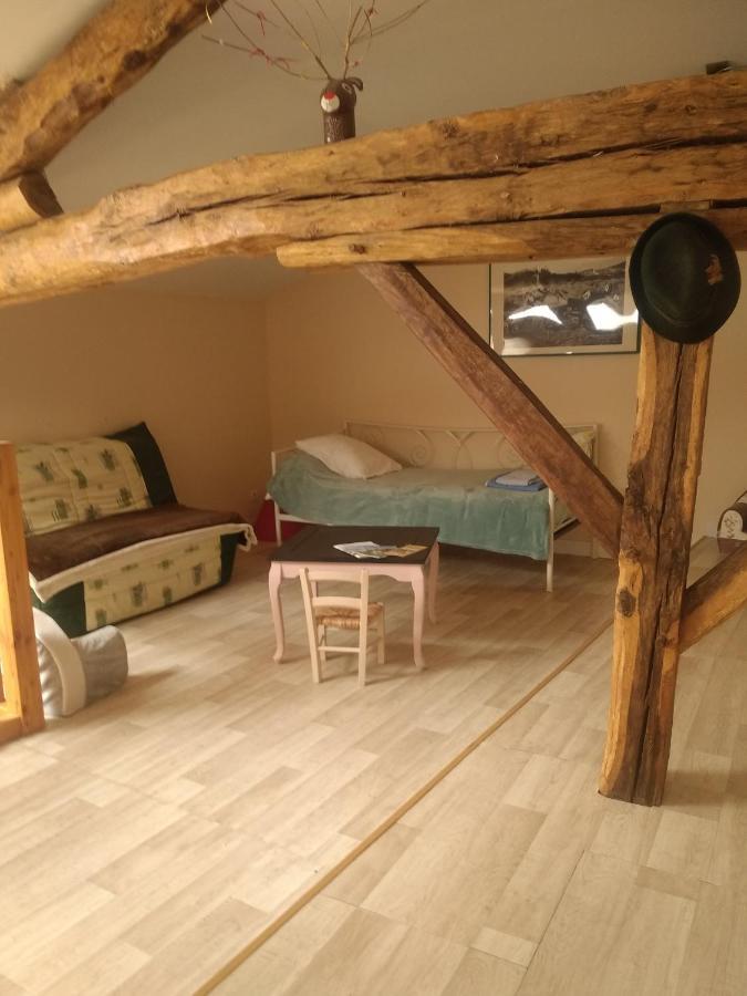 Maison De Campagne A La Ferme Pillac Exterior foto